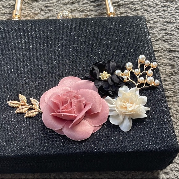 EUC BLACK SPARKLY HANDBAG WITH FLORAL ARRAY ON FRONT. Clasp has crystals. - Picture 8 of 8